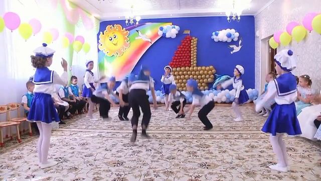 Танцуют и поют дети. Танец Озорные моряки смотреть онлайн