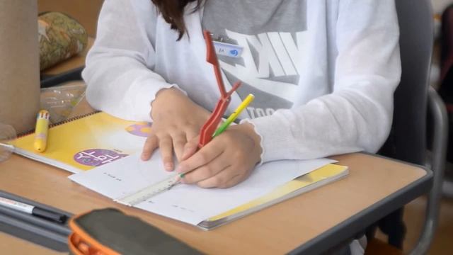 Над ним смеялись одноклассники из за его девчачьей причёски, пока не узнали правду! смотреть онлайн