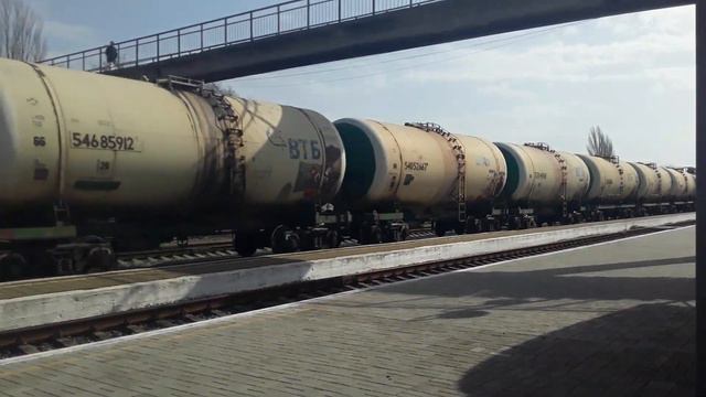 Боинг с грузовым составом проносится на большой скорости. Ст. "Нижнегорская" Крым. смотреть онлайн