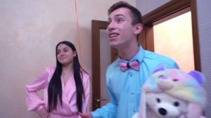 ДЕНЬ ВЛЮБЛЁННЫХ В КОЛЛЕДЖЕ!!! КТО ПОЛУЧИТ БОЛЬШЕ ВСЕГО ПОДАРКОВ?