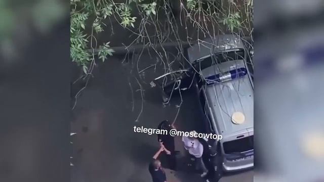 Москва. Полиция против РУССКОЙ ДЕВУШКИ! Забрали для утехи. смотреть онлайн