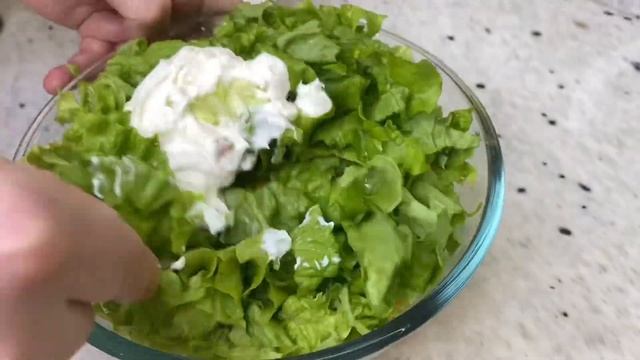 Очень вкусный салат со СМЕТАНОЙ! ВКУСНО И ПРОСТО! смотреть онлайн