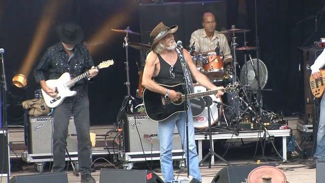 Wendel Atkins and Jytte with guitar смотреть онлайн