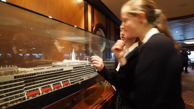 Salisbury Cathedral Girls Choir sing on Queen Elizabeth смотреть онлайн