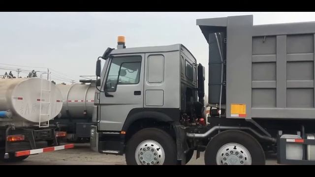 12 wheel dump truck HOWO. 12-колесный самосвал HOWO. смотреть онлайн