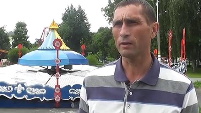 Семейный аттракцион "Вальс" появился в городском парке в Пинске смотреть онлайн