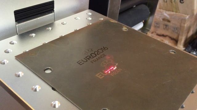 Лазерный маркер LT F20 маркировка нержавейки белым смотреть онлайн