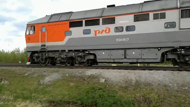 "Сдохший тифон" Тепловоз ТЭП70-181 с пригородным поездом Серов-Приобье смотреть онлайн