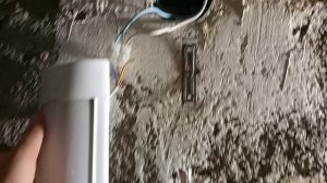 Устанавливаем светильники в гараже .