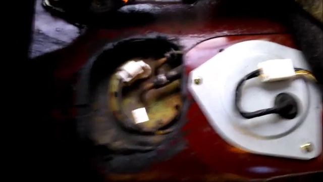 Mazda 626 GE.Замена бензонасоса и чистка сеточки. смотреть онлайн