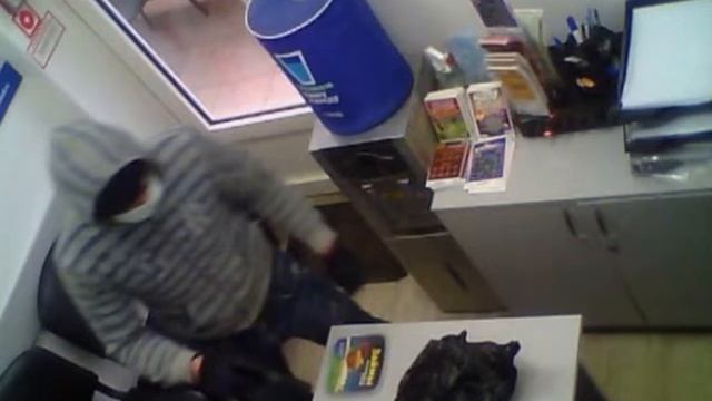 Полиция разыскивает грабителя микрозаймов в Симферополе смотреть онлайн