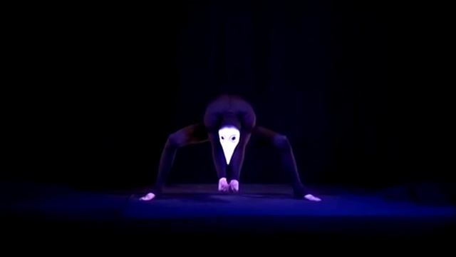 Мсье Птиц - эквилибр в маске птицы смотреть онлайн