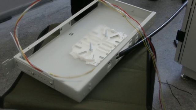 Монтаж серверного шкафа: cварка оптики (ВОЛС), расшивка оптического кросса смотреть онлайн