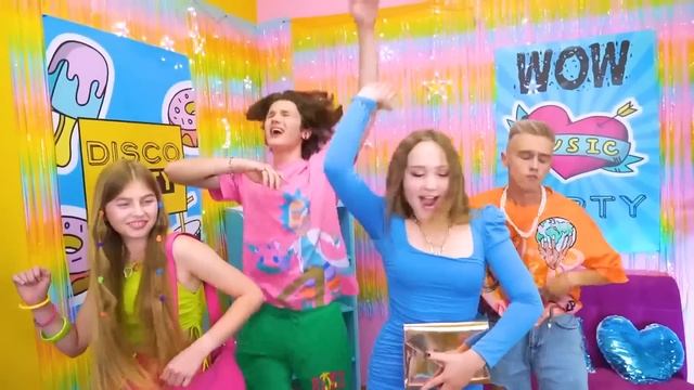 Бедная Девушка Попала В Гига Богатую Школу || Богатая VS Бедная Студентка смотреть онлайн