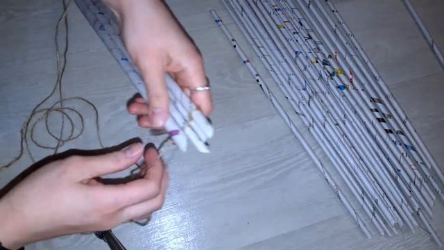 Что сделать из газет. Жалюзи из газетных трубочек. смотреть онлайн