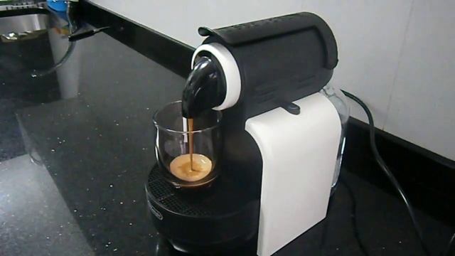 Капсульная кофемашина DeLonghi EN 97.W Nespresso Essenza смотреть онлайн