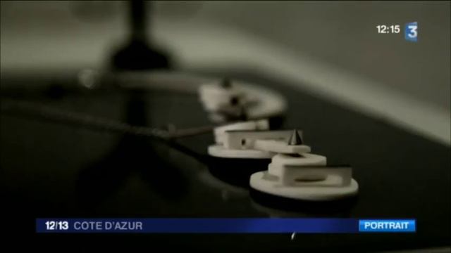 A Vallauris, dans les Alpes-Maritimes, Barbara Shull crée des bijoux en porcelaine смотреть онлайн