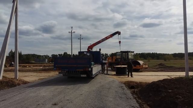 Прокладка провода СИП 0.4 кВ по опорам. Растяжка с помощью самогруза. г. Новосибирск. смотреть онлайн