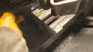 Устранение люфта в петлях двери Фольксваген Кадди без снятия двери.