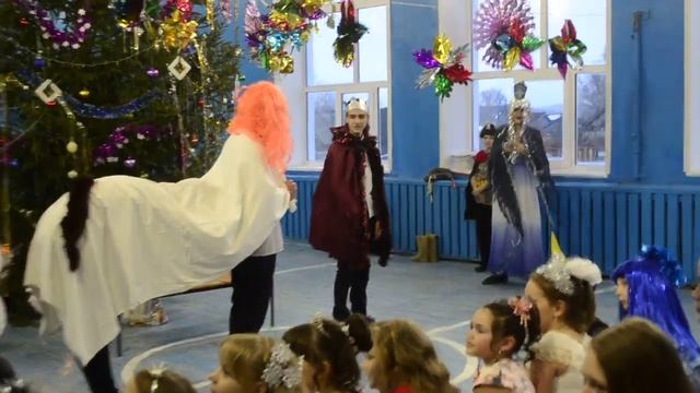 Новогодняя сказка. Смешное представление от старшеклассников смотреть онлайн
