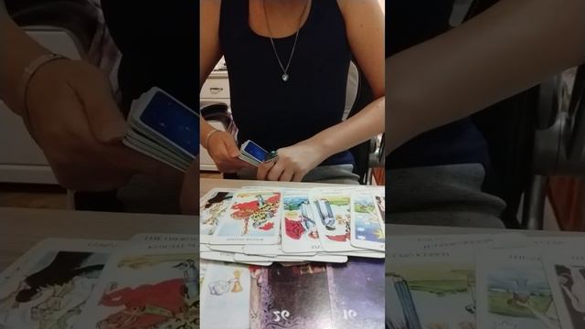 Какой человек очень хочет вам что то передать? 💌 Кто выходит на связь?🌄🌈 смотреть онлайн