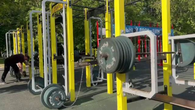 Эффективная тренировка с железом на открытой площадке ? смотреть онлайн