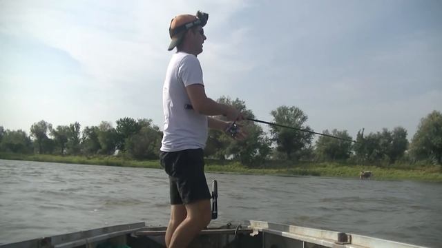 Что сегодня ловится в Астрахани по хищной рыбе Выезд на разведку по джигу Рыбалка 2021 смотреть онлайн