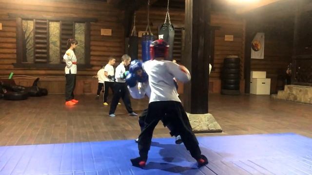 Спарринг. Младшая группа. 7 лет.