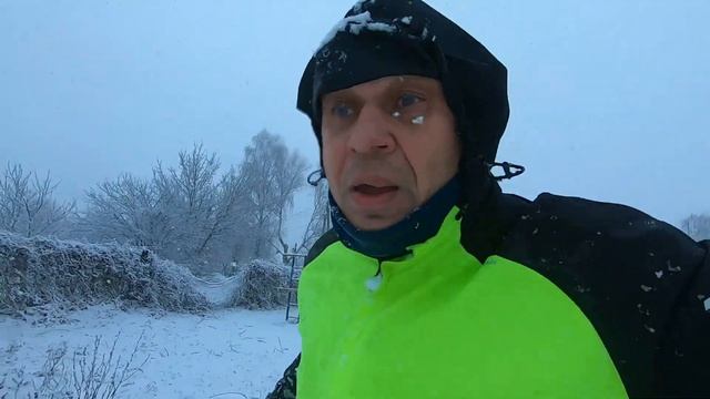 Бег на 10 км за 50 минут. Неделя 6 откладывается. Бег зимой в сложных погодных условиях. смотреть онлайн