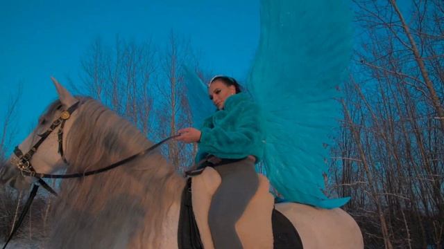 Кира Шайн "Три желания" MOOD VIDEO 2021 на лошади смотреть онлайн