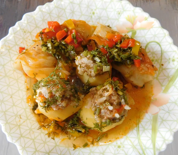 Голубцы мясные,  приготовление , кухня крош.mp4