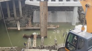 Монтаж шпунта Ларсена Л5 ограждения опоры моста