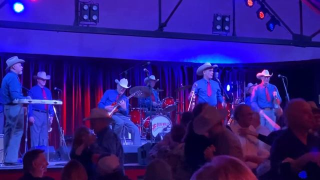 Bob Wills’ Texas Playboys under the direction of Jason Roberts смотреть онлайн