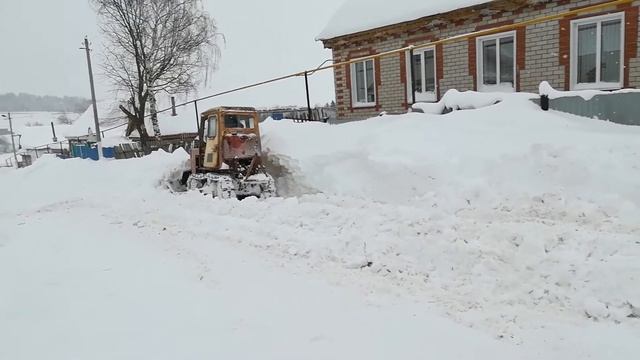 Трактор Т-54л часть 7. Чистим участок от снега смотреть онлайн