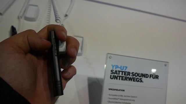 Samsung YP-U7 MP3 Player Hands On смотреть онлайн