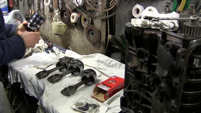 1.9 turbo diesel устанавливаем поршень в блок цилиндров и вкладыши с ионным напылением часть 10 смотреть онлайн