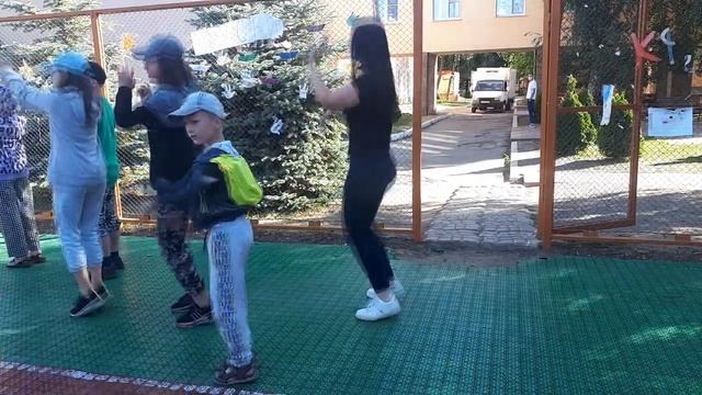 Утро Мирон из 8 отряда делает зарядку смотреть онлайн