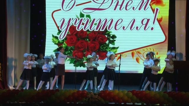 Сарань, ДК. 4.10.2019. Хореографическая постановка к Дню учителя (музыка Т.Максимова) смотреть онлайн