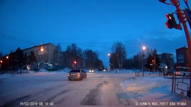 г.Юрга, любители проехать на красный. смотреть онлайн