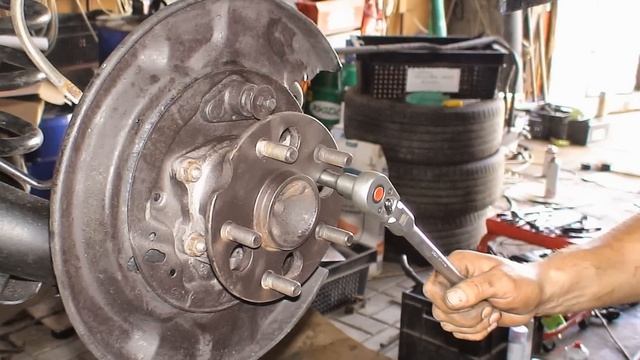 Восстановление подшипника смазкой ХАДО ..... Recovery wheel bearing grease "XADO - Repair" смотреть онлайн