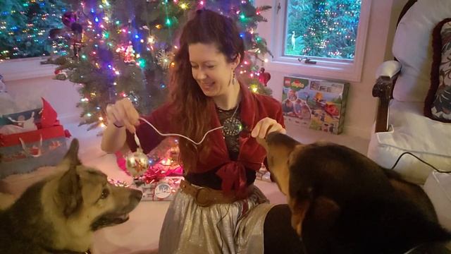 Happy holidays from Marley and I (and edda!) смотреть онлайн