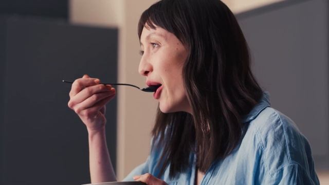 Chłódź i mróź tak, jak potrzebujesz – lodówka do zabudowy BRB30705EWW | Samsung Polska смотреть онлайн