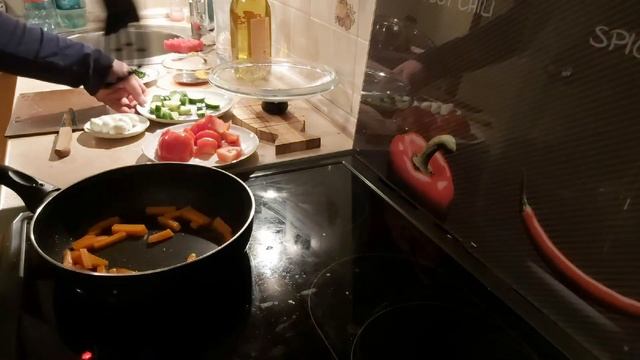 Жареный салат с моцареллой смотреть онлайн