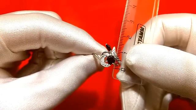 Серебряное кольцо с натуральным гранатом и фианитами Sokolov 92010106 смотреть онлайн