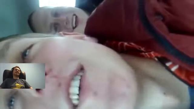 Папаня показывает топовый анекдот. смотреть онлайн