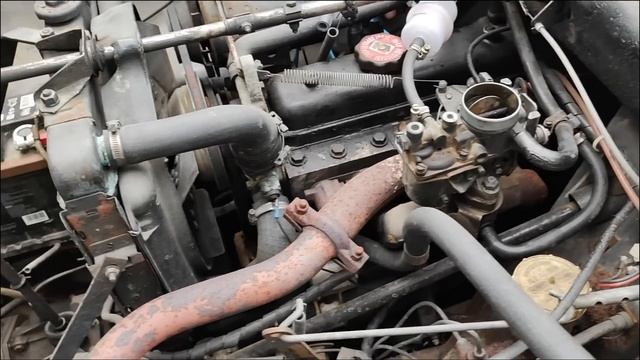 Sortie De ''Grange'' - Remise En Route D'une Renault R6 De 1970 ! Partie 2