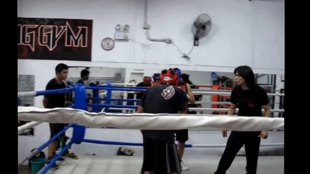 Red Gloves Exhibition Game - Bomboy vs Adok смотреть онлайн