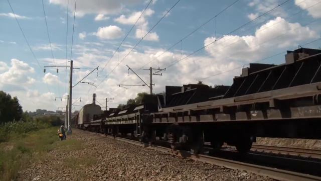 ВЛ80Т-924 с грузовым поездом смотреть онлайн
