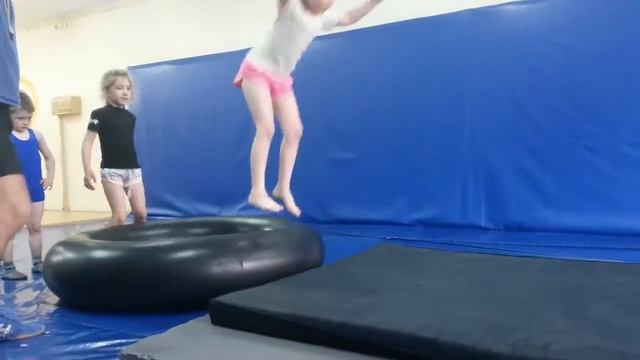 Греко-римская борьба. Прыгалки смотреть онлайн