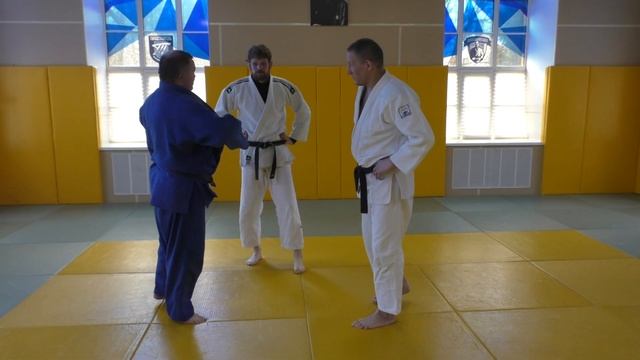 Что высокий может сделать более низкому в борьбе- вариант с броском назад. смотреть онлайн